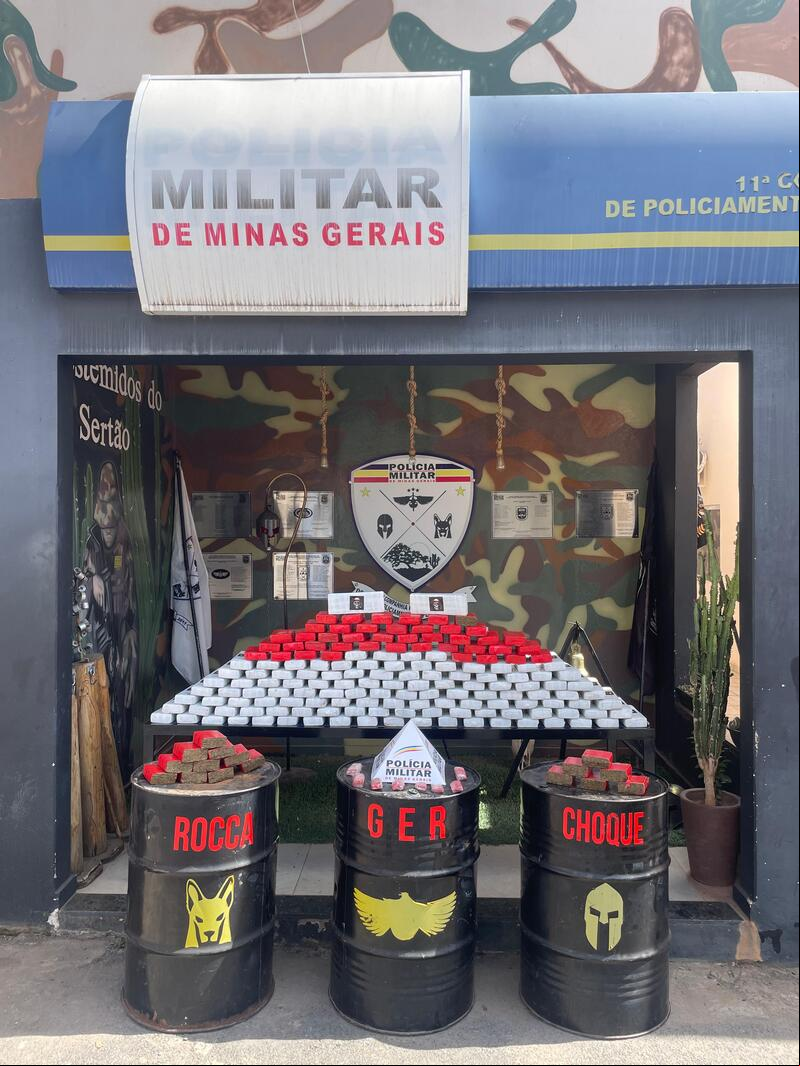 Polícia prende dois suspeitos e apreende 172 barras de maconha em Montes Claros