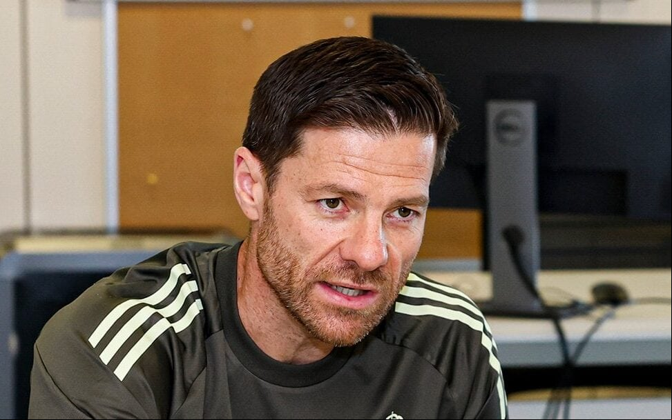 Xabi Alonso pelo Real Madrid (Foto: Reprodução/Real Madrid)