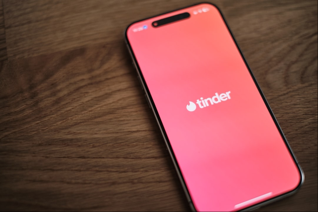 Novo filtro de altura no Tinder gera polêmica e revolta usuários mais baixos