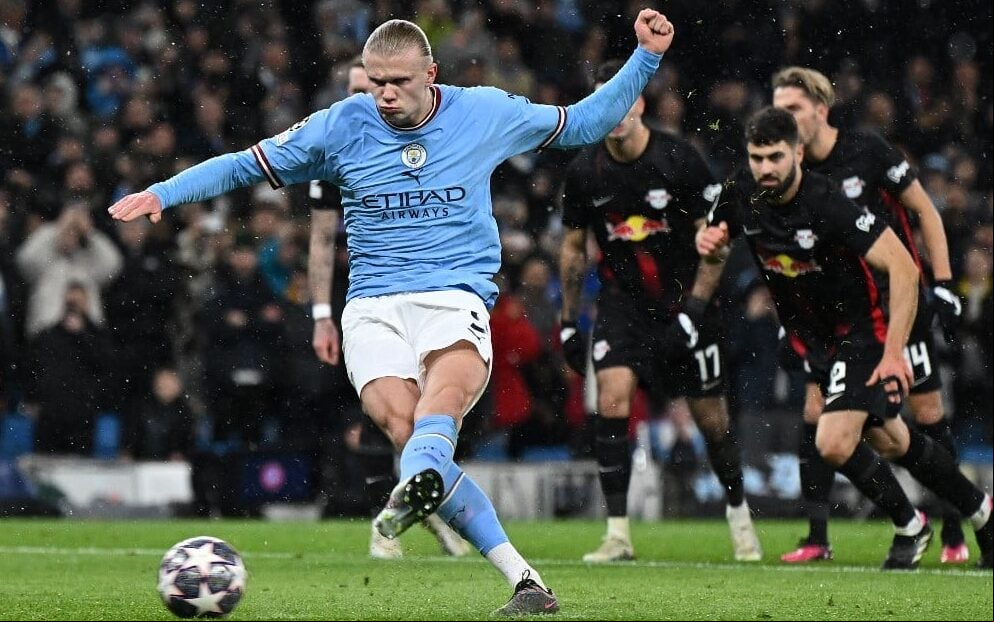 Haaland se tornou o artilheiro da edição da Champions League 2022/23 com 12 gols (Foto: Paul Ellis/AFP)
