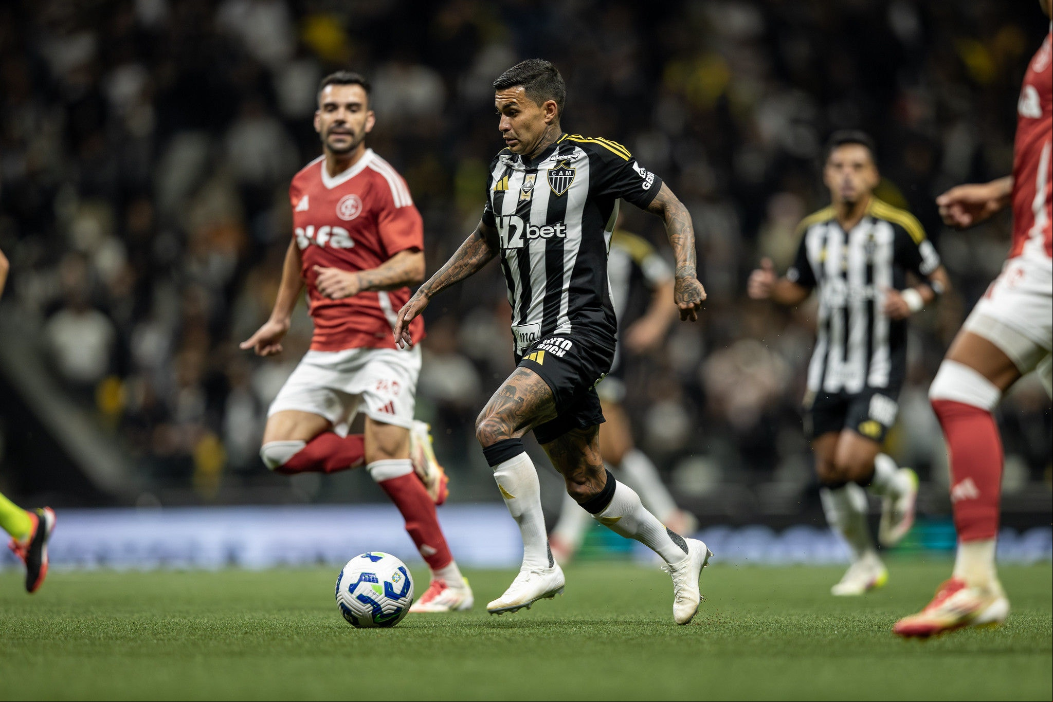 Dudu em ação na sua estreia pelo Atlético